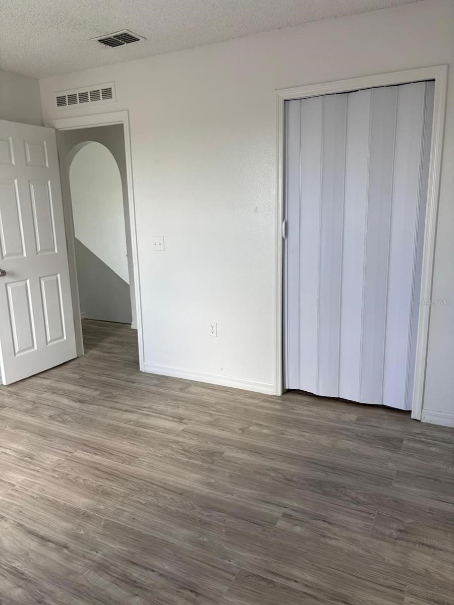 Image 27 of 37 For 404 Manitoba Drive