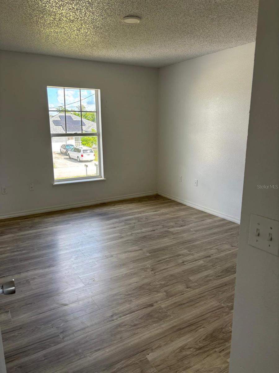 Image 28 of 37 For 404 Manitoba Drive