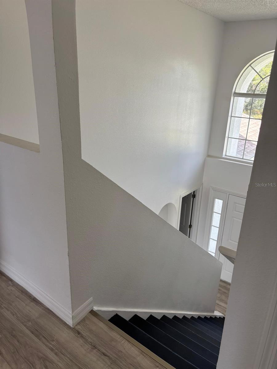 Image 32 of 37 For 404 Manitoba Drive