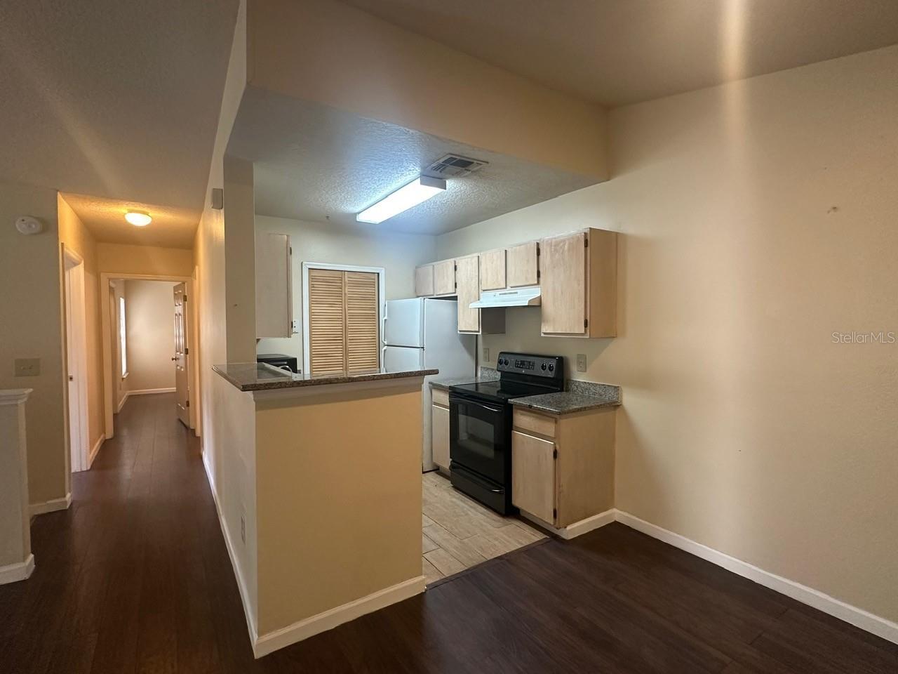 Image 9 of 35 For 4356 S Kirkman Road 502