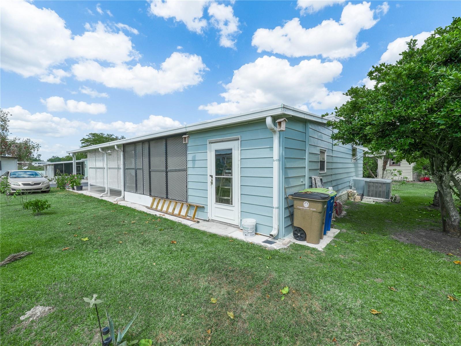 Image 4 of 41 For 2055 Floral Avenue 42