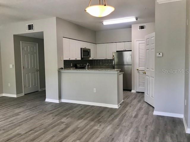 Image 14 of 24 For 599 Campus Street 599