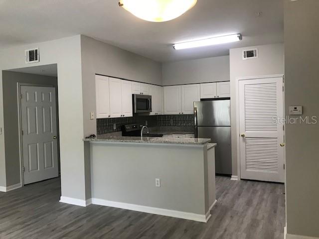 Image 5 of 24 For 599 Campus Street 599