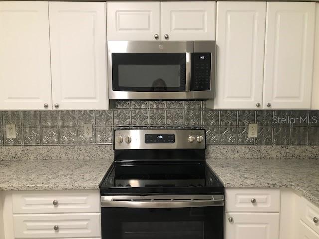 Image 9 of 24 For 599 Campus Street 599