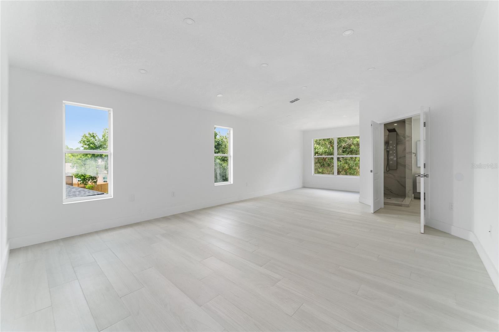 Image 19 of 27 For 9361 Monterey Bay Dr