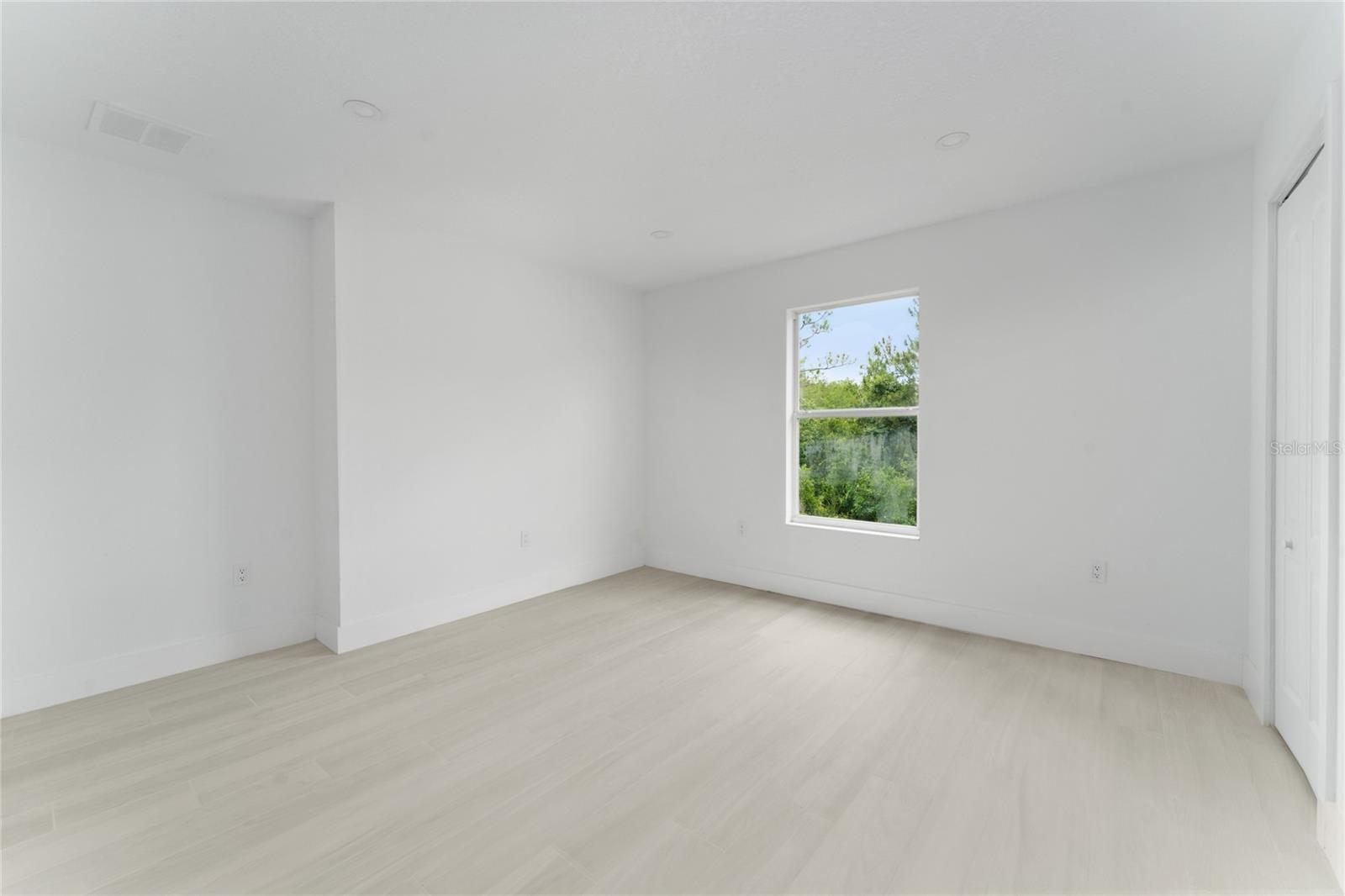 Image 23 of 27 For 9361 Monterey Bay Dr