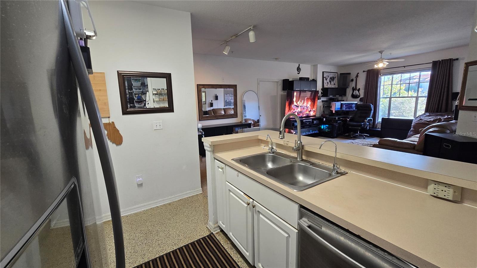 Image 10 of 22 For 5512 Metrowest Boulevard 202