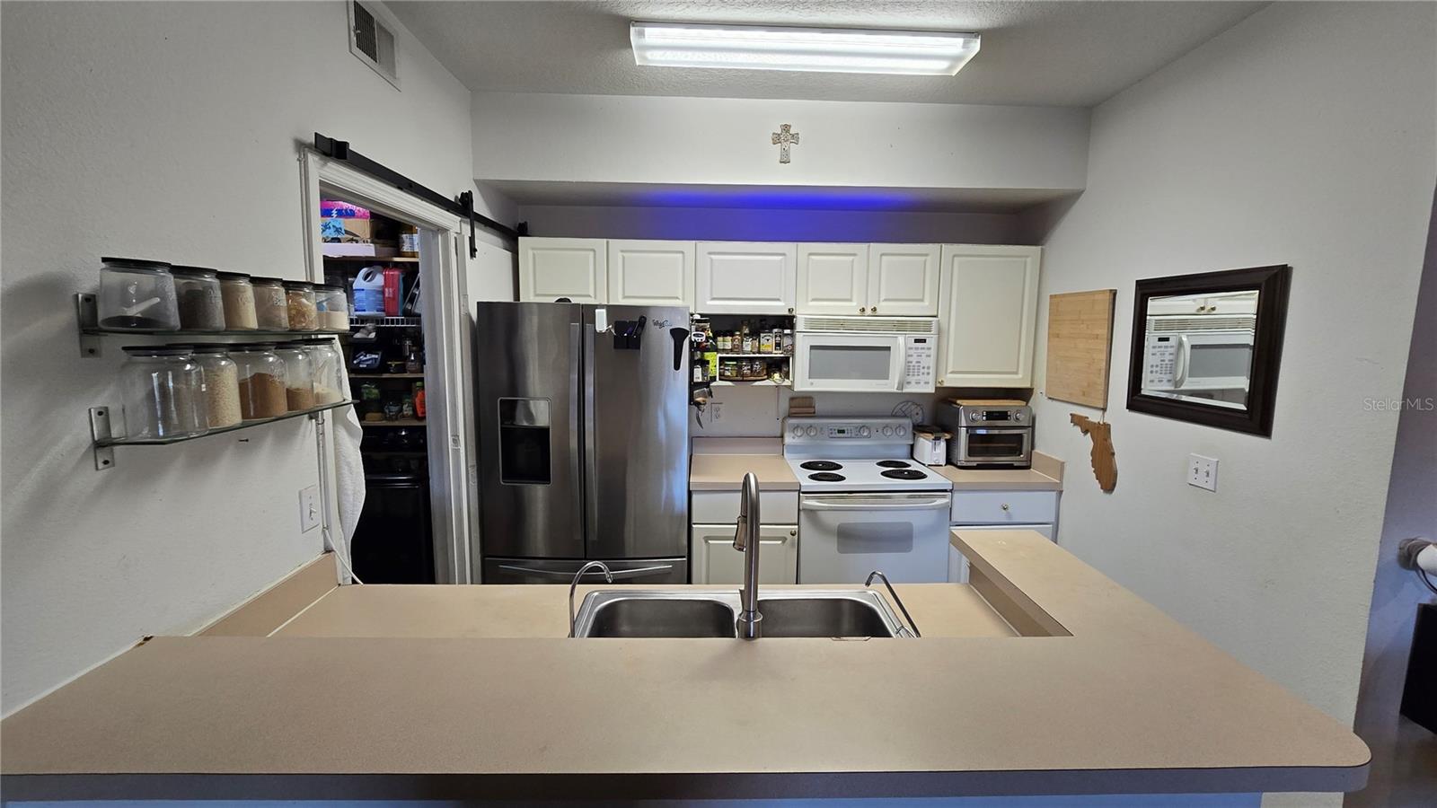 Image 12 of 22 For 5512 Metrowest Boulevard 202