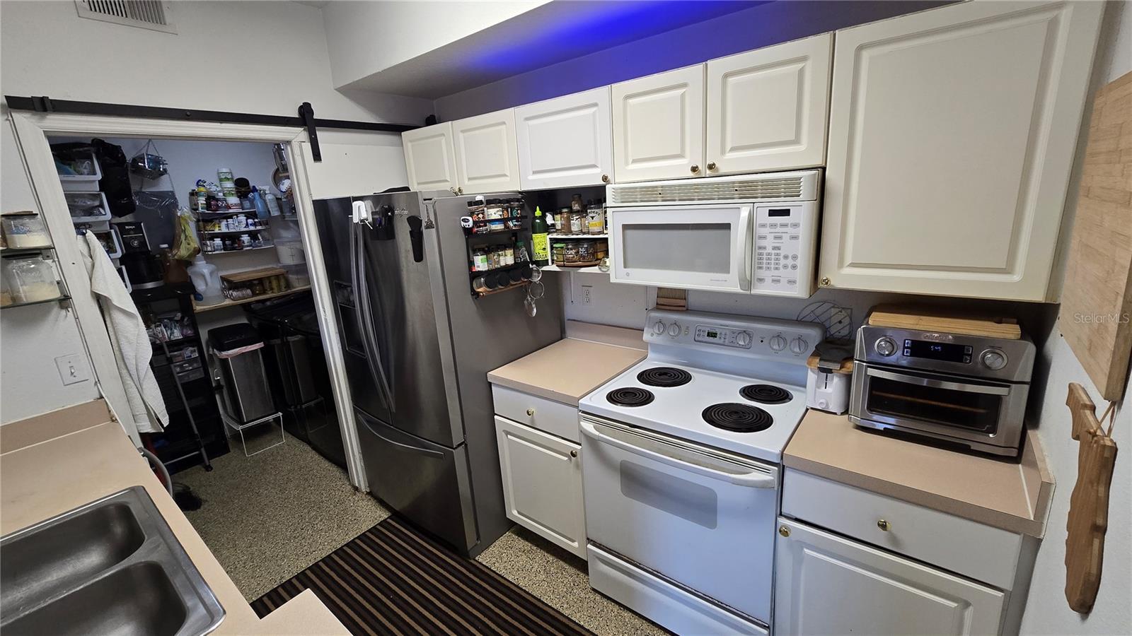 Image 14 of 22 For 5512 Metrowest Boulevard 202