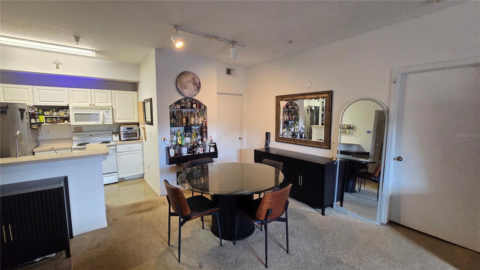 Image 4 of 22 For 5512 Metrowest Boulevard 202