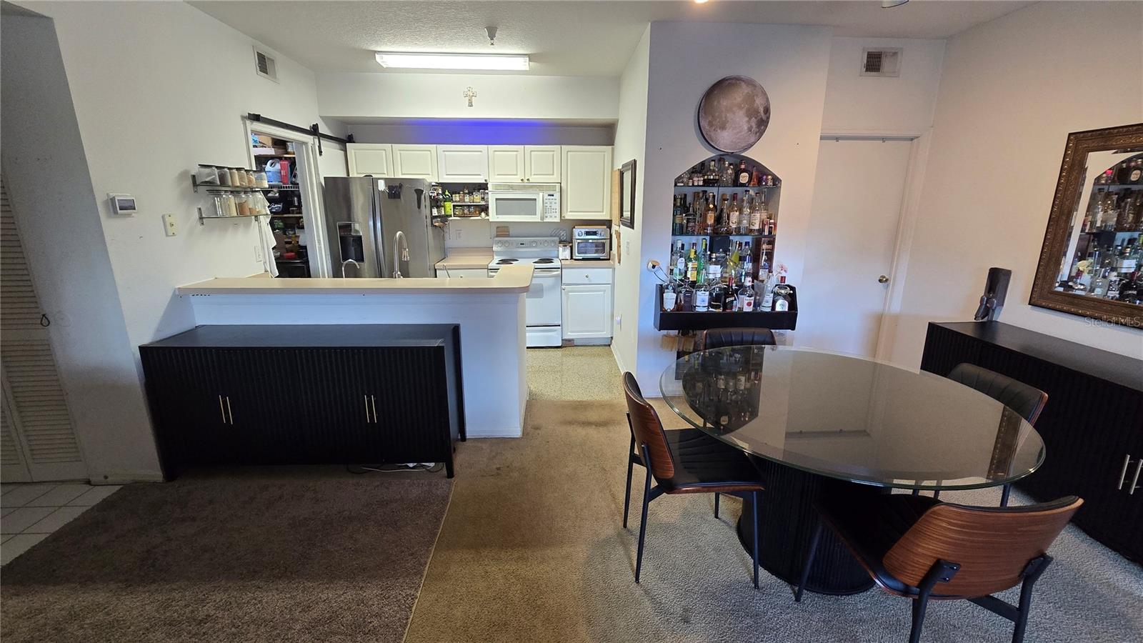 Image 5 of 22 For 5512 Metrowest Boulevard 202