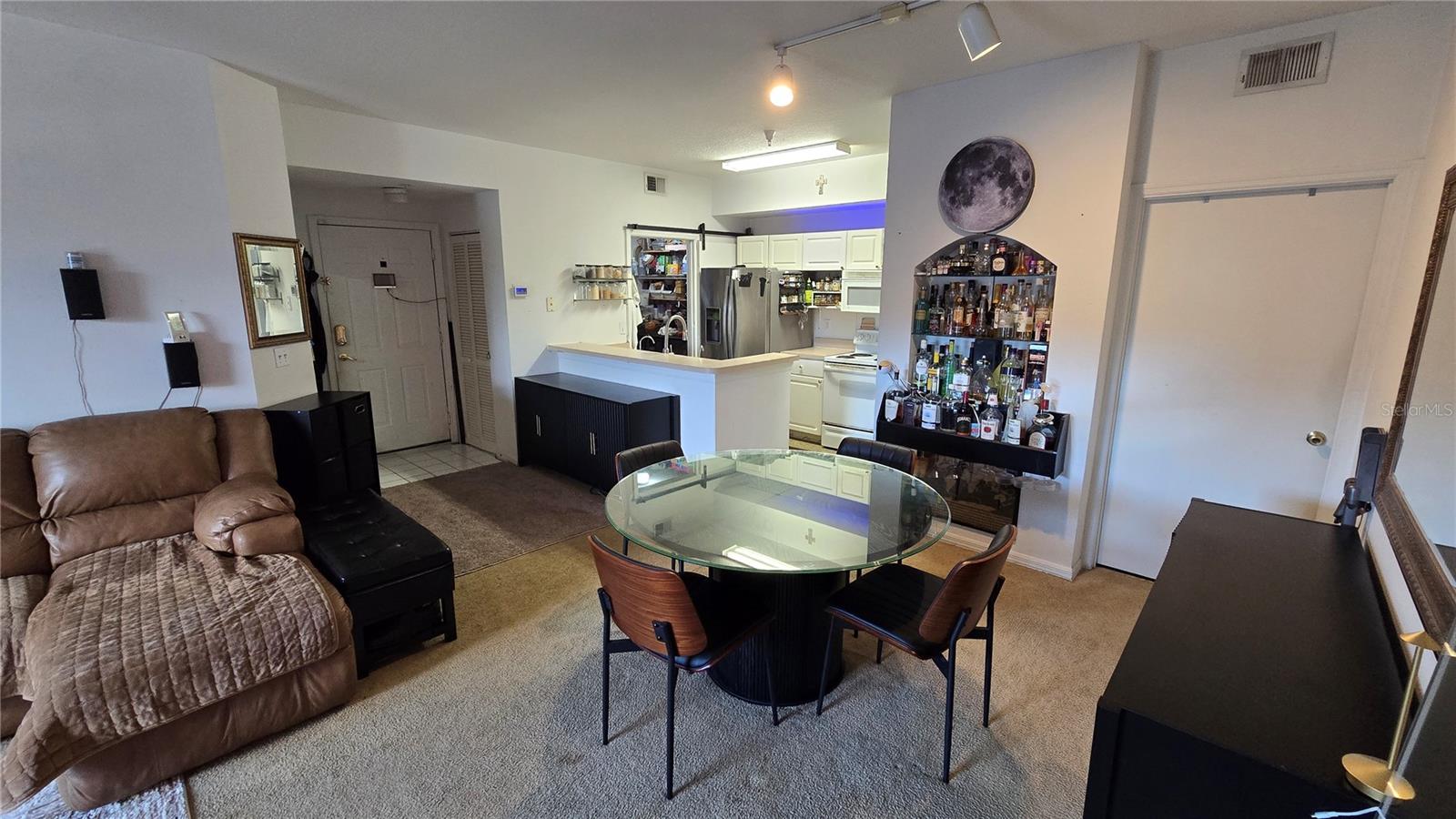 Image 6 of 22 For 5512 Metrowest Boulevard 202