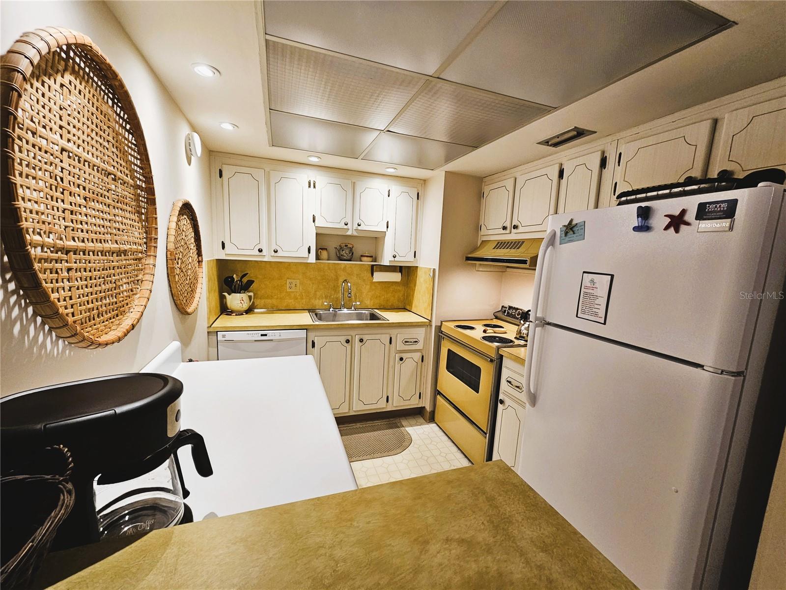 Image 6 of 15 For 72 Boundary Boulevard 226