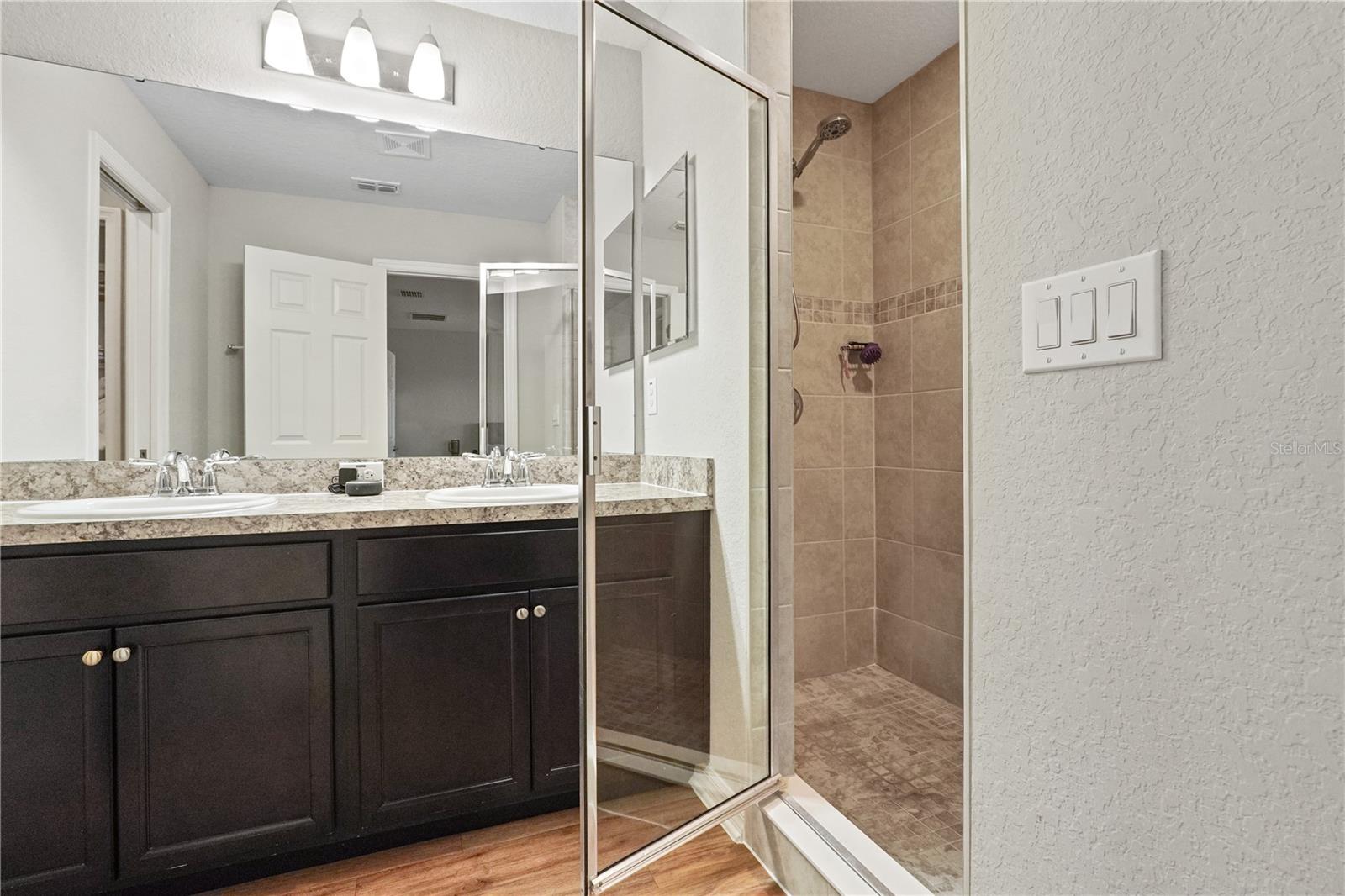 Image 16 of 27 For 3055 Fieldwood Cir St