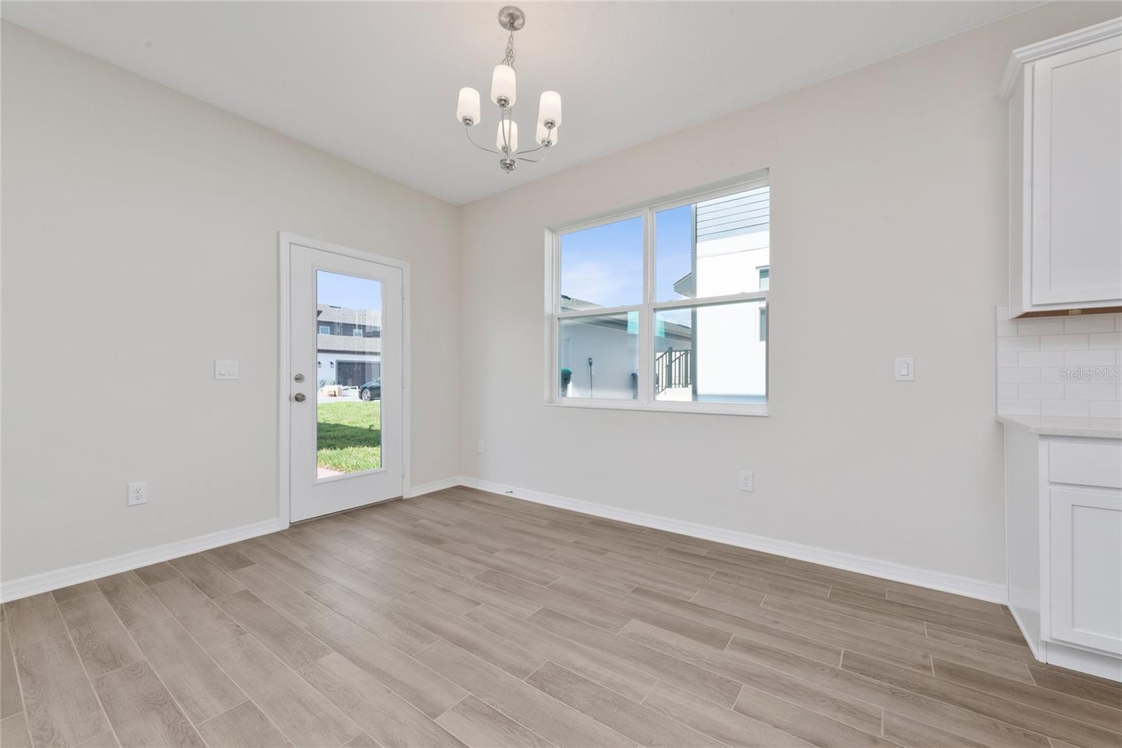 Image 6 of 38 For 15983 Grafton Way