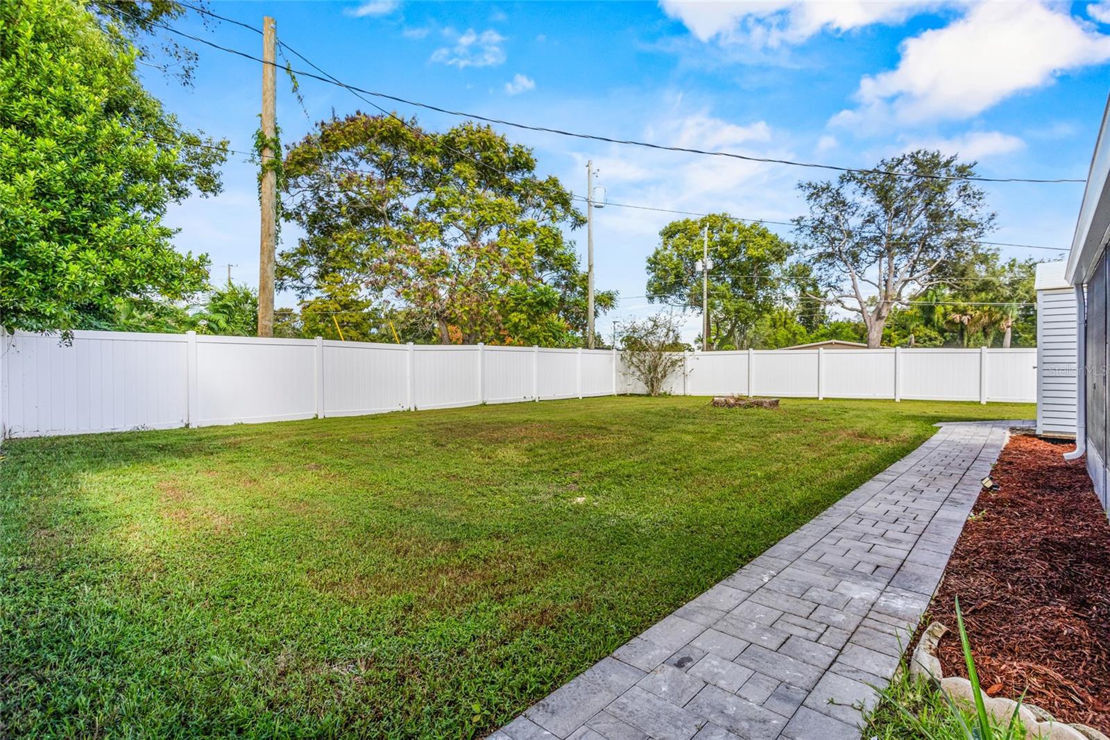 Image 22 of 28 For 1083 Eastbrook Boulevard