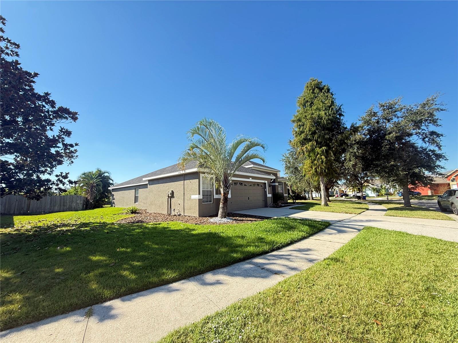 Image 5 of 36 For 6817 Cromwell Garden Drive