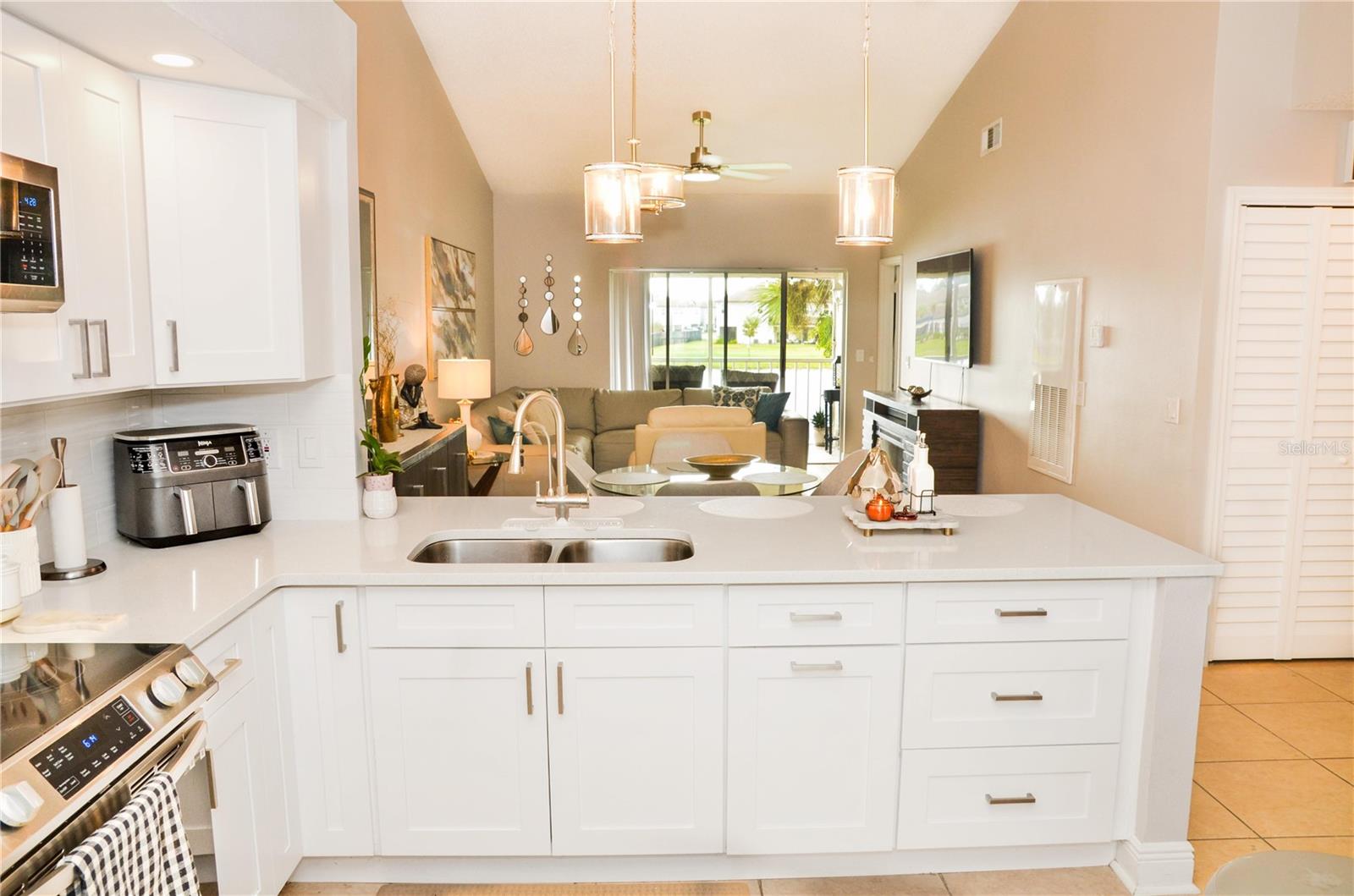 Image 5 of 25 For 13852 Timberbrooke Drive 202