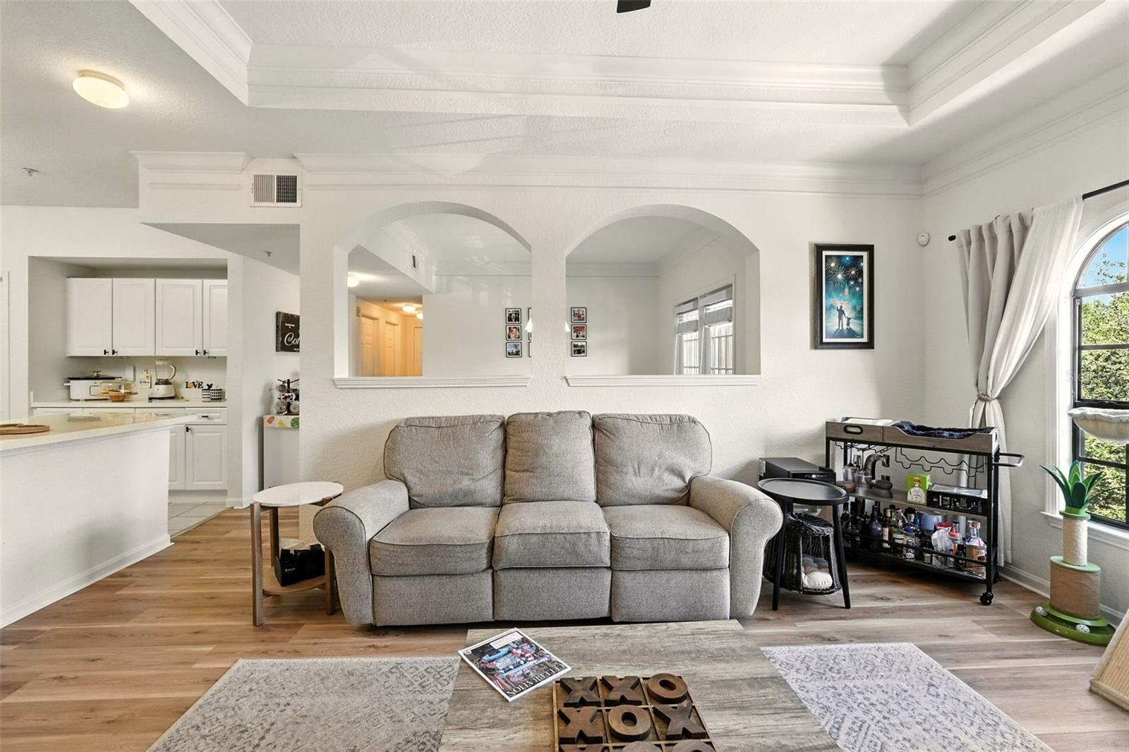 Image 11 of 33 For 211 Longview Avenue 306