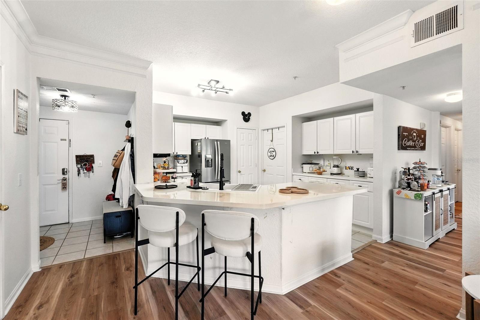 Image 12 of 33 For 211 Longview Avenue 306