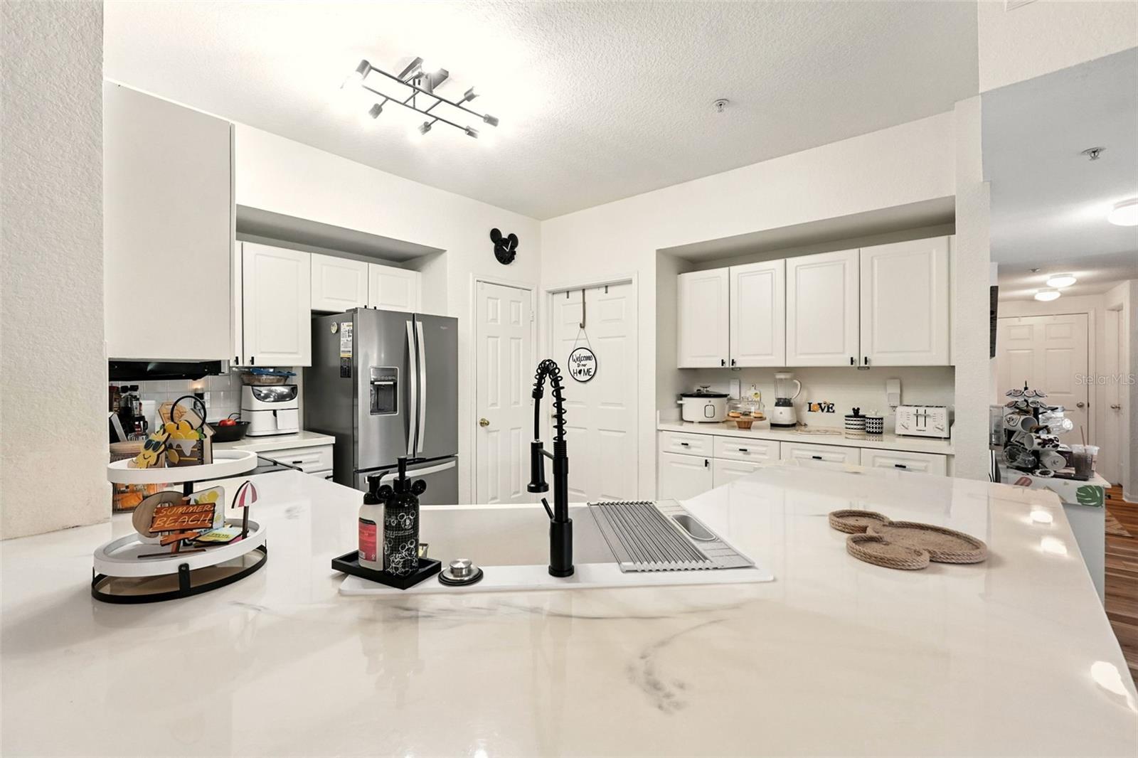 Image 13 of 33 For 211 Longview Avenue 306