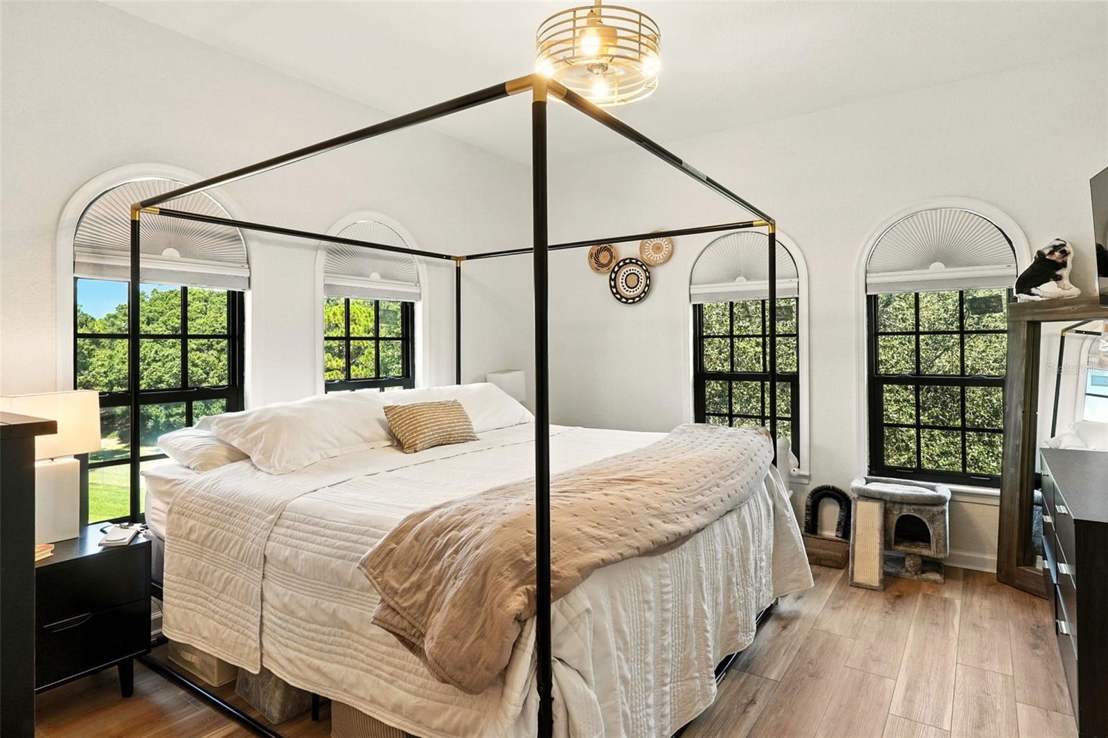 Image 24 of 33 For 211 Longview Avenue 306