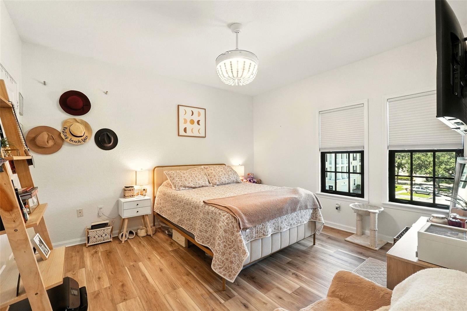 Image 27 of 33 For 211 Longview Avenue 306