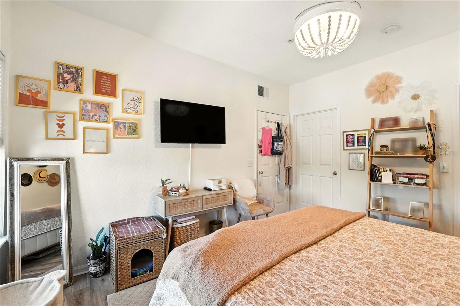 Image 28 of 33 For 211 Longview Avenue 306