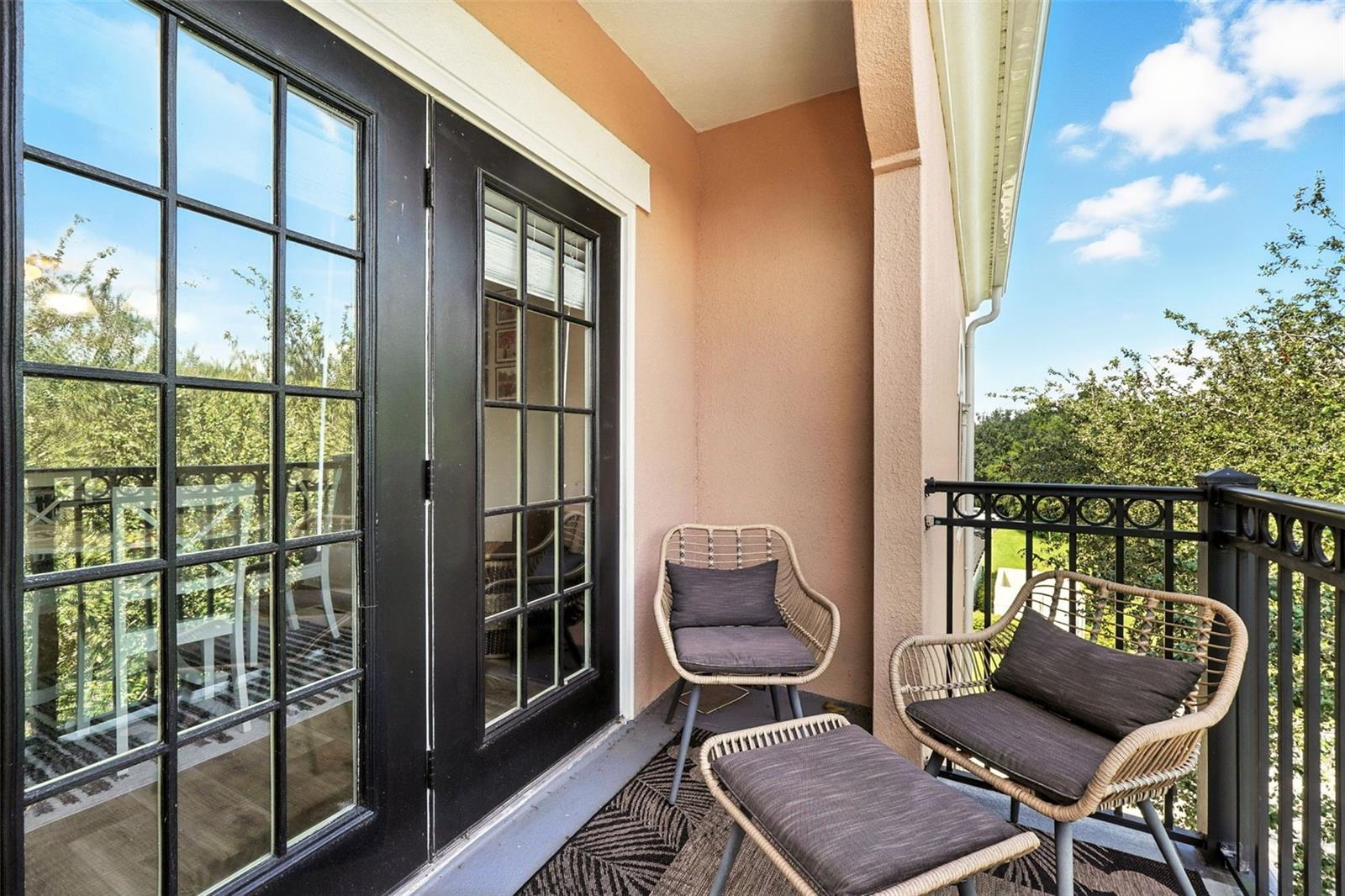 Image 30 of 33 For 211 Longview Avenue 306