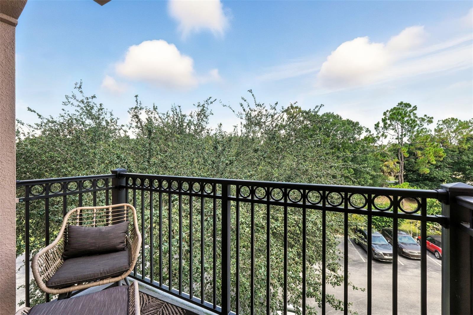 Image 31 of 33 For 211 Longview Avenue 306