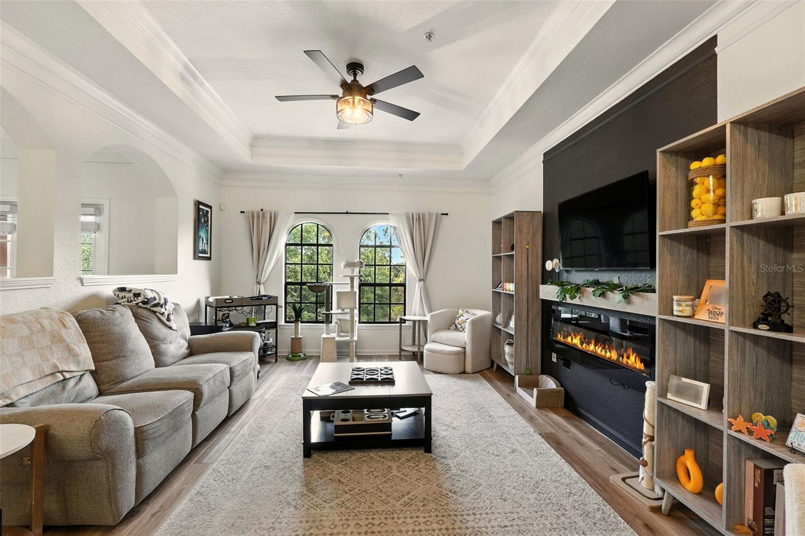 Image 6 of 33 For 211 Longview Avenue 306