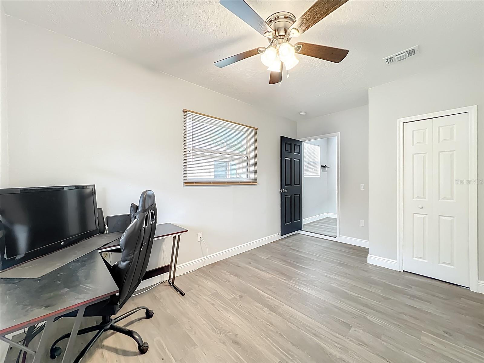 Image 22 of 45 For 1423 Heber Circle