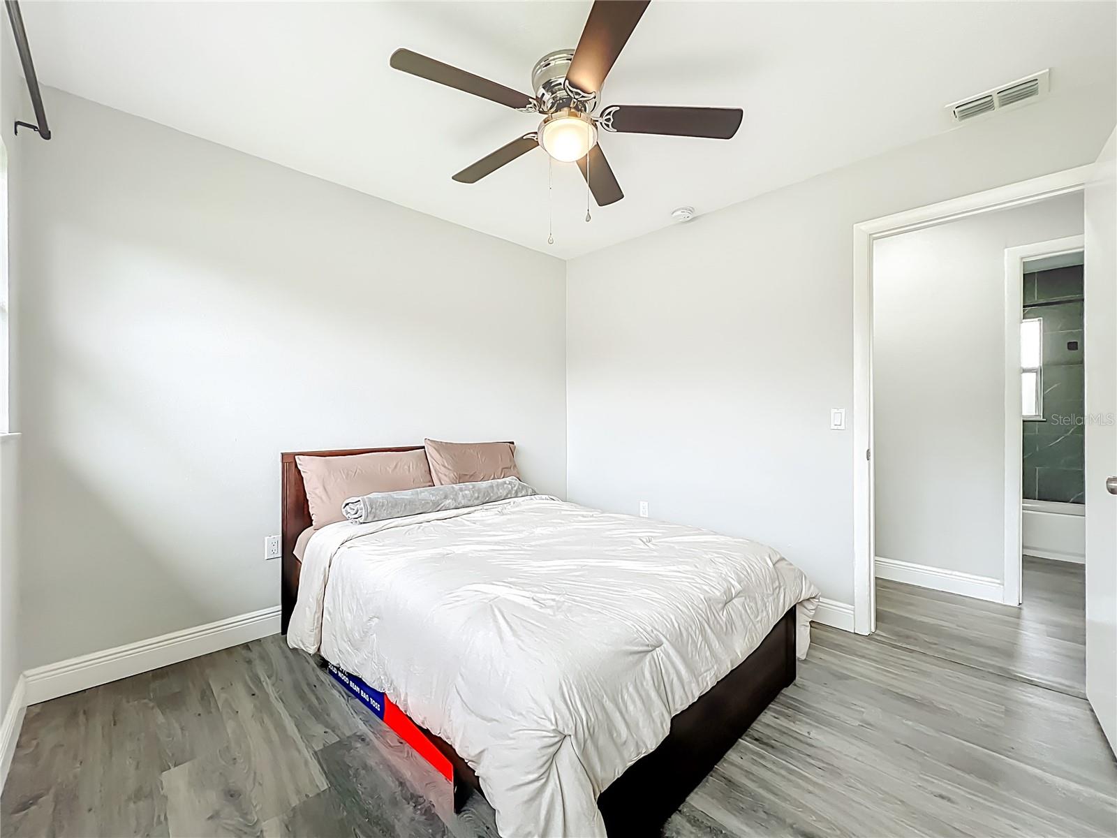 Image 25 of 45 For 1423 Heber Circle