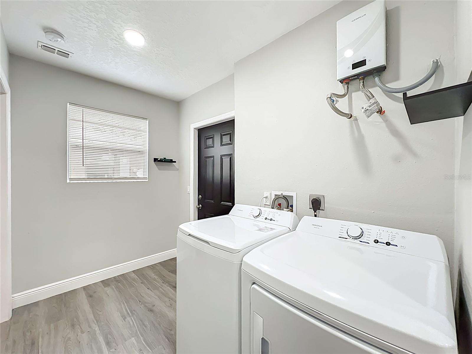 Image 31 of 45 For 1423 Heber Circle