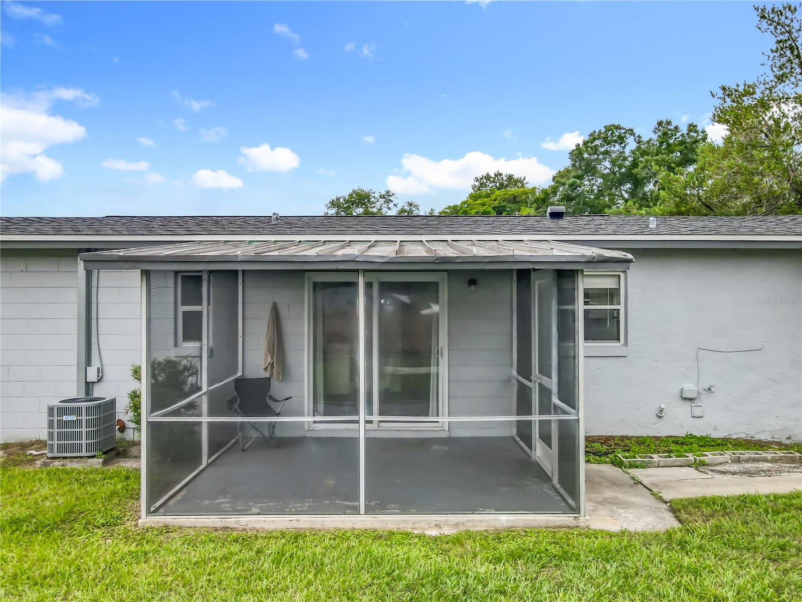 Image 34 of 45 For 1423 Heber Circle