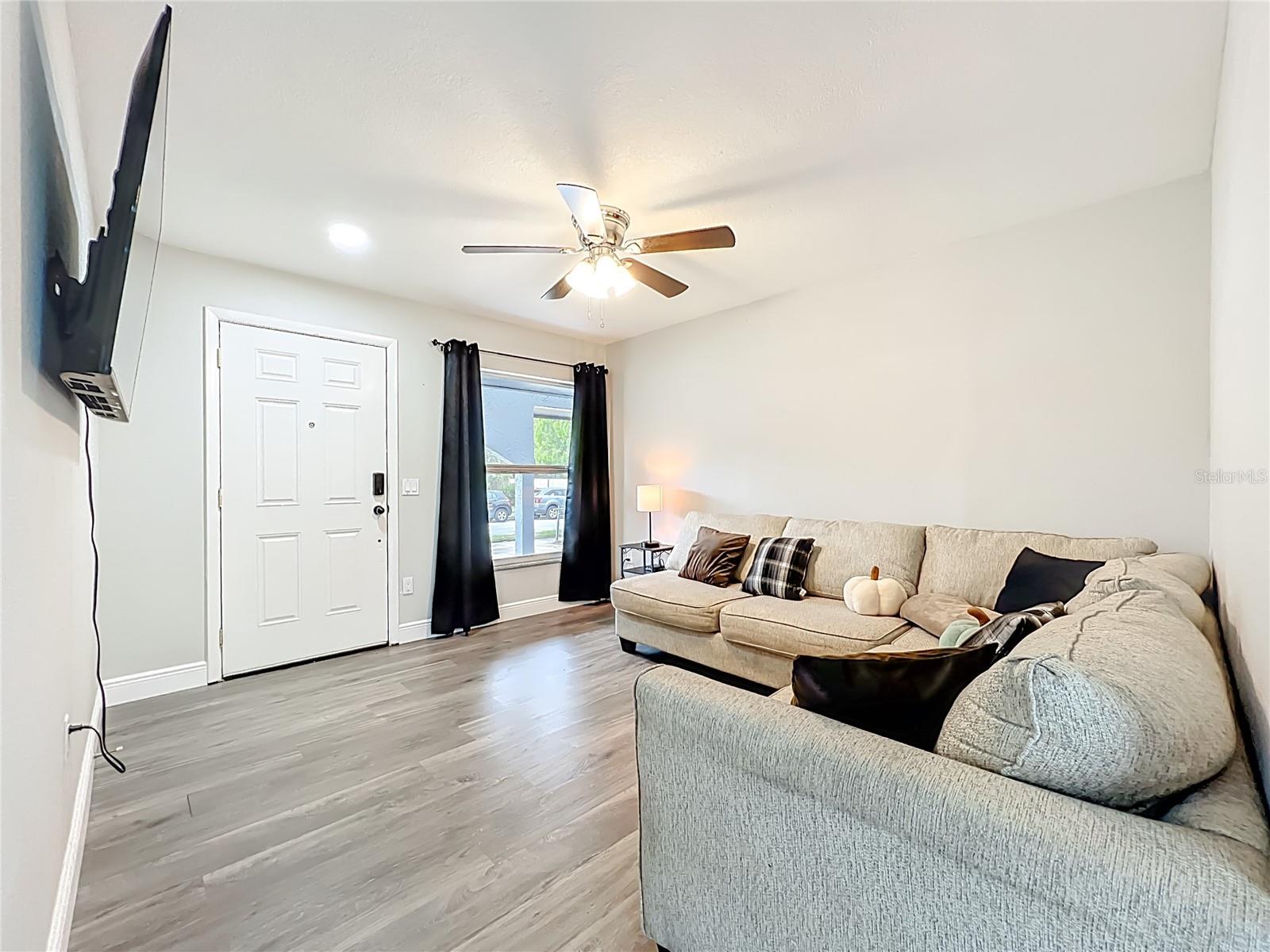 Image 7 of 45 For 1423 Heber Circle