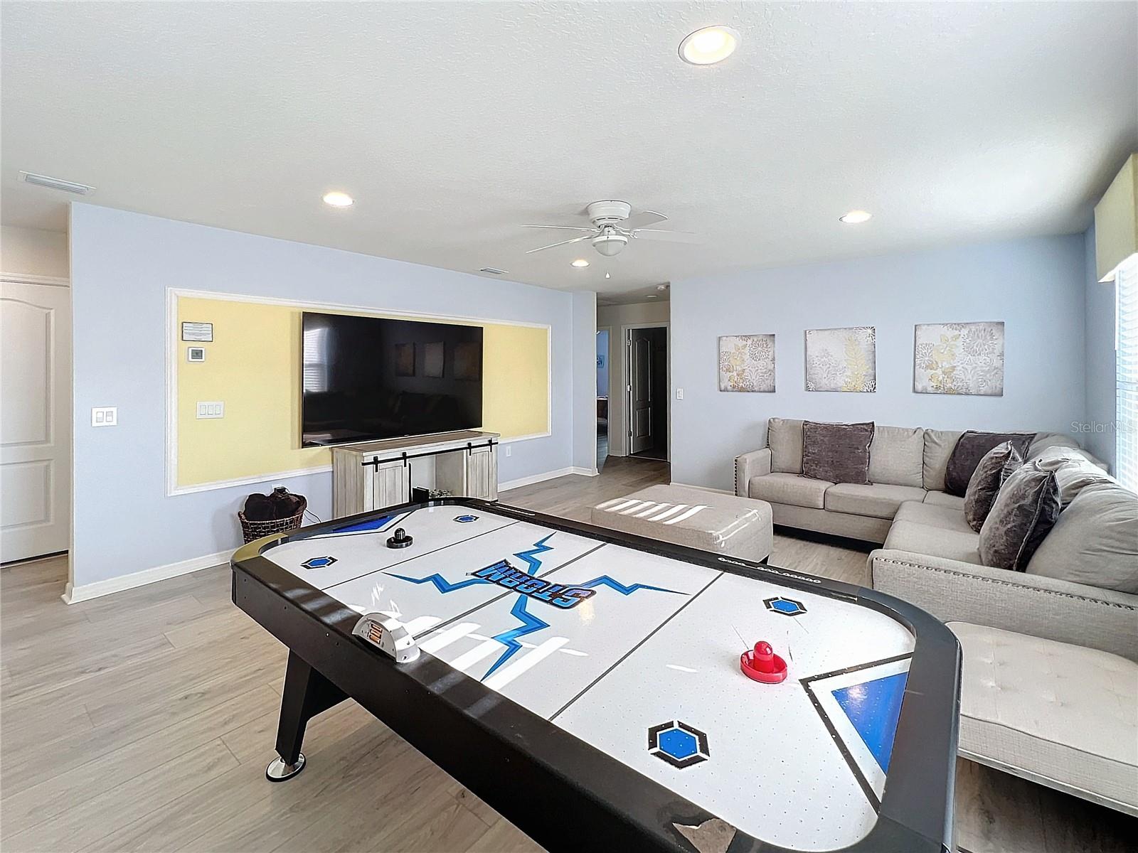 Image 18 of 56 For 8936 Prague Way