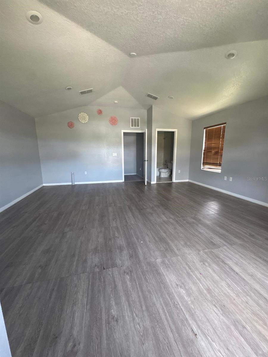 Image 6 of 17 For 20438 Maxim Parkway