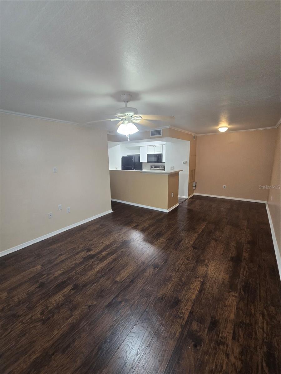 Image 5 of 10 For 3012 Parkway Boulevard 207
