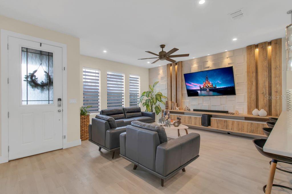 Image 11 of 47 For 11959 Globe Street