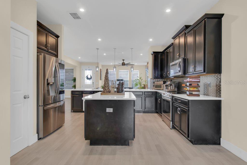 Image 18 of 47 For 11959 Globe Street