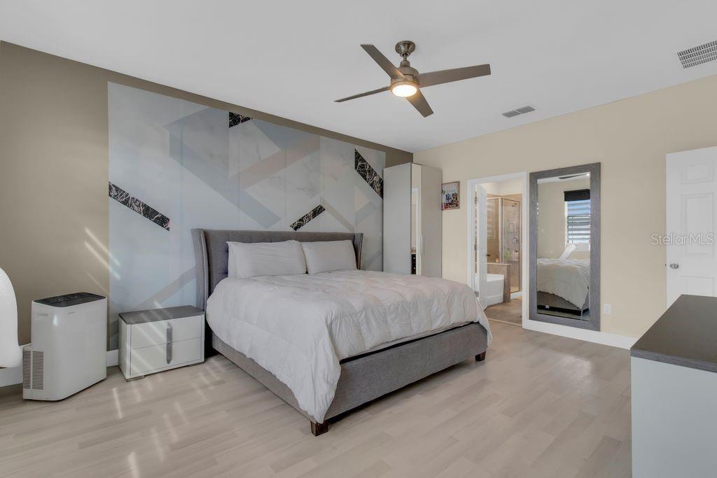 Image 26 of 47 For 11959 Globe Street