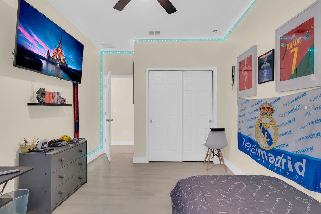 Image 37 of 47 For 11959 Globe Street