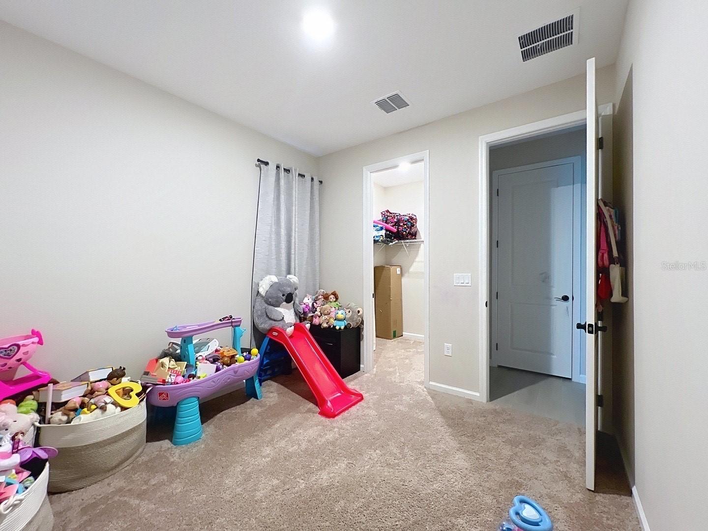 Image 12 of 14 For 951 Griffon Avenue