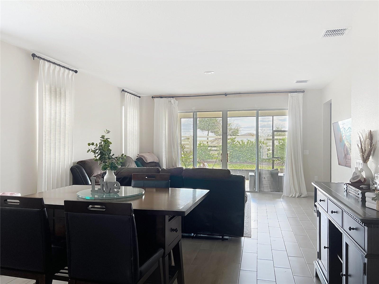 Image 4 of 14 For 951 Griffon Avenue