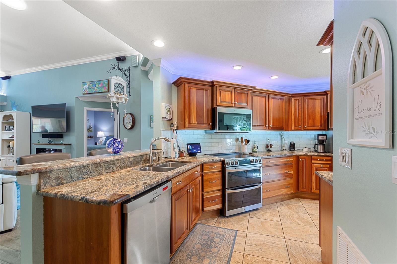 Image 16 of 61 For 537 Ridge View Dr