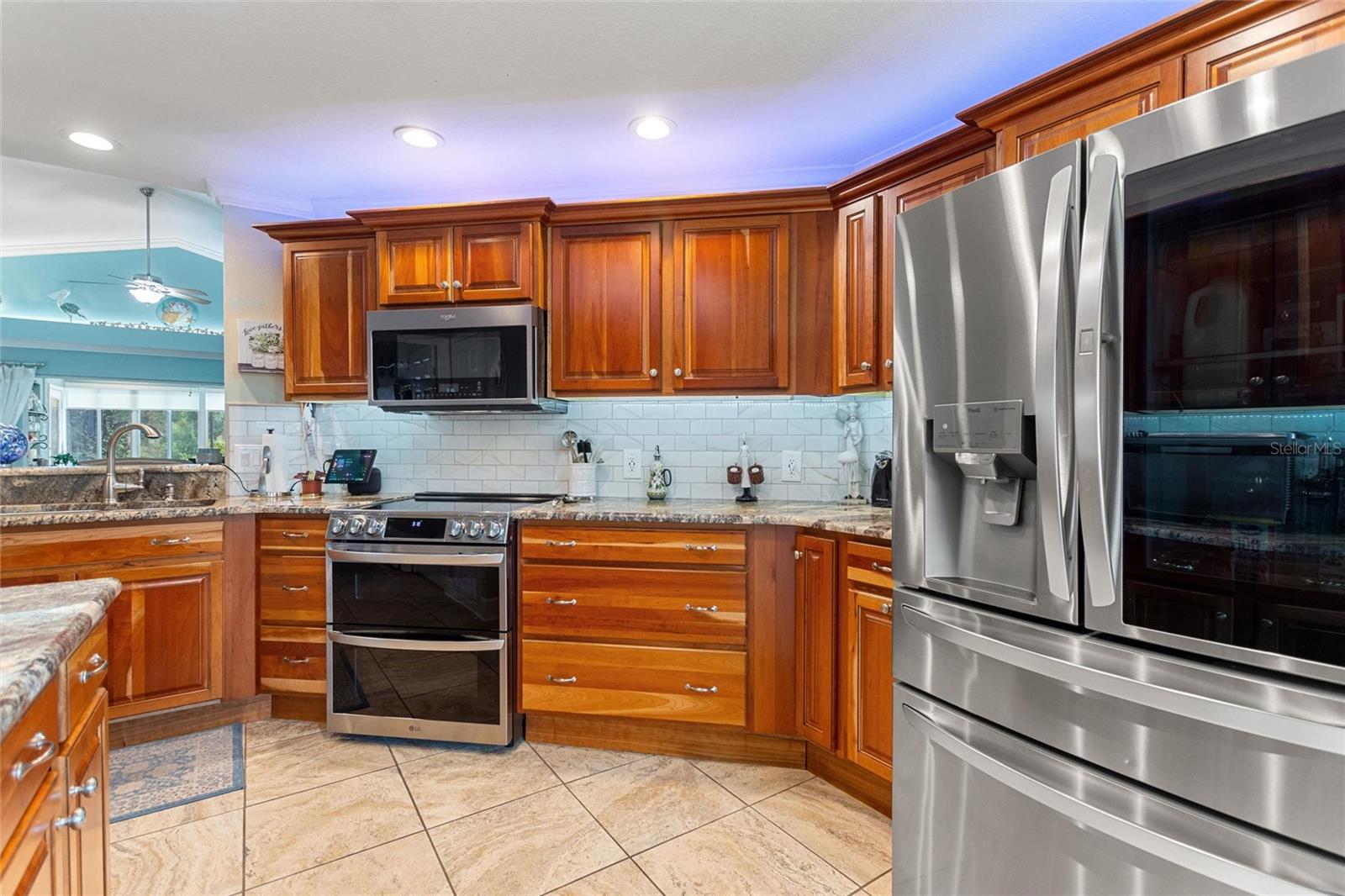 Image 19 of 61 For 537 Ridge View Dr