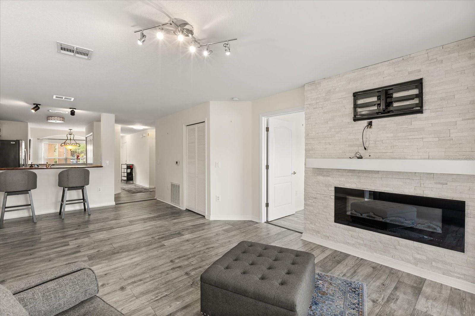 Image 6 of 35 For 2713 Emerald Lake Court