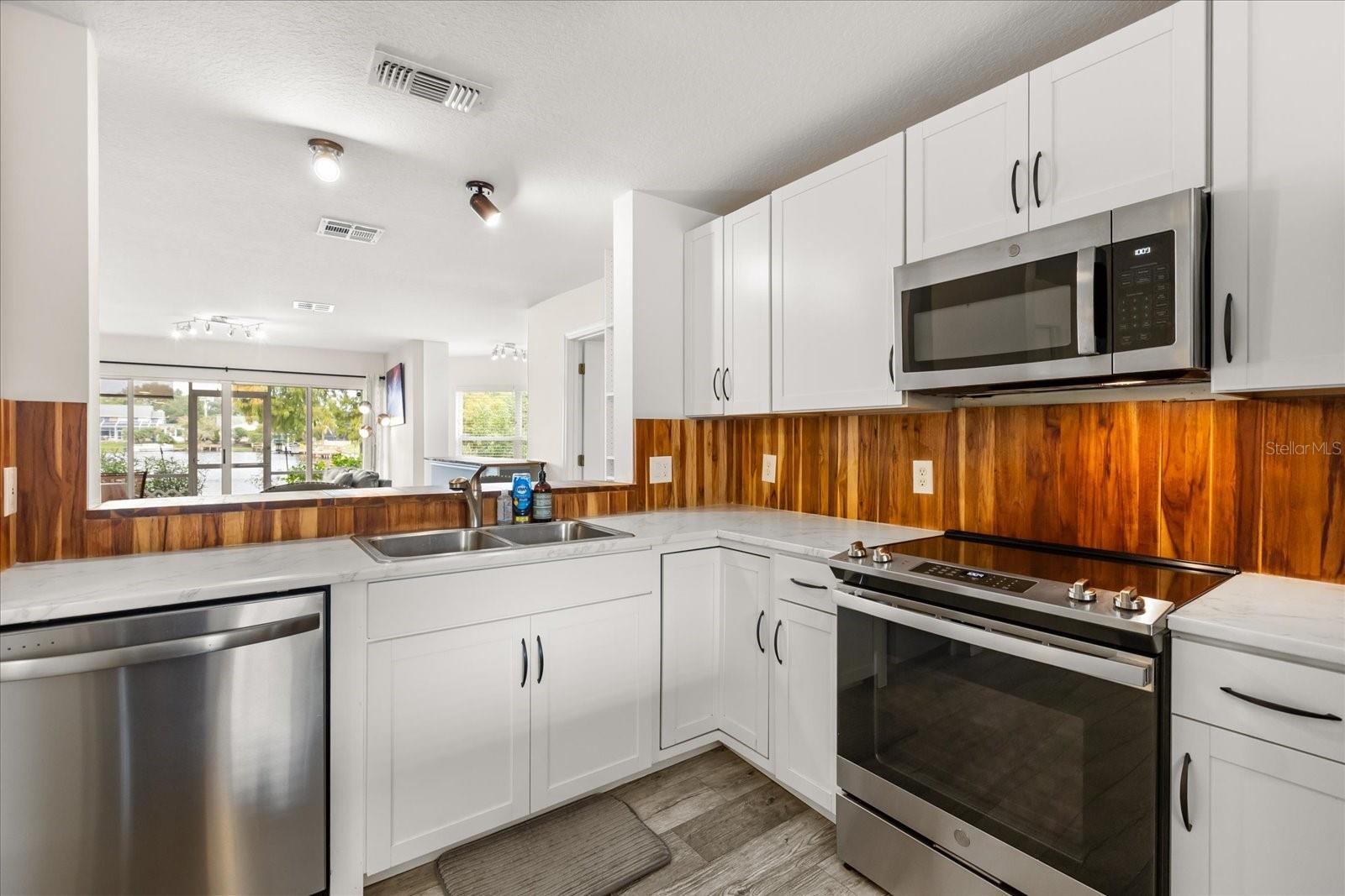 Image 9 of 35 For 2713 Emerald Lake Court