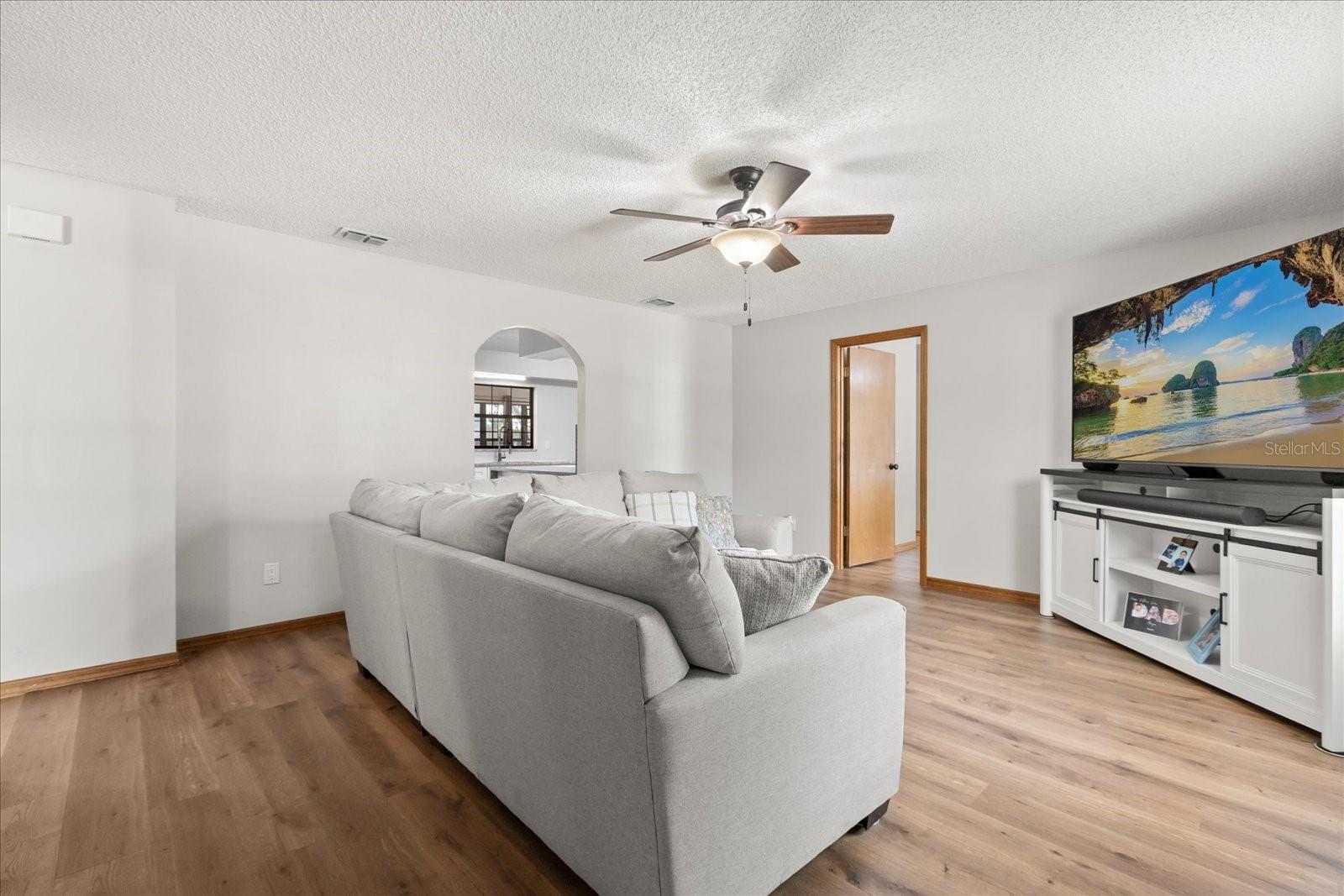 Image 6 of 34 For 2323 40th Street Road